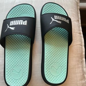 Puma flip flops women size 10